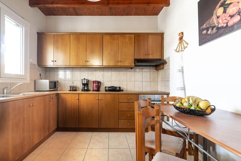 Lovely Maisonette In The Village דירה
