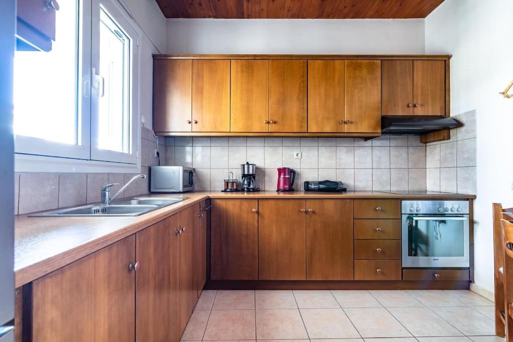 Lovely Maisonette In The Village דירה *