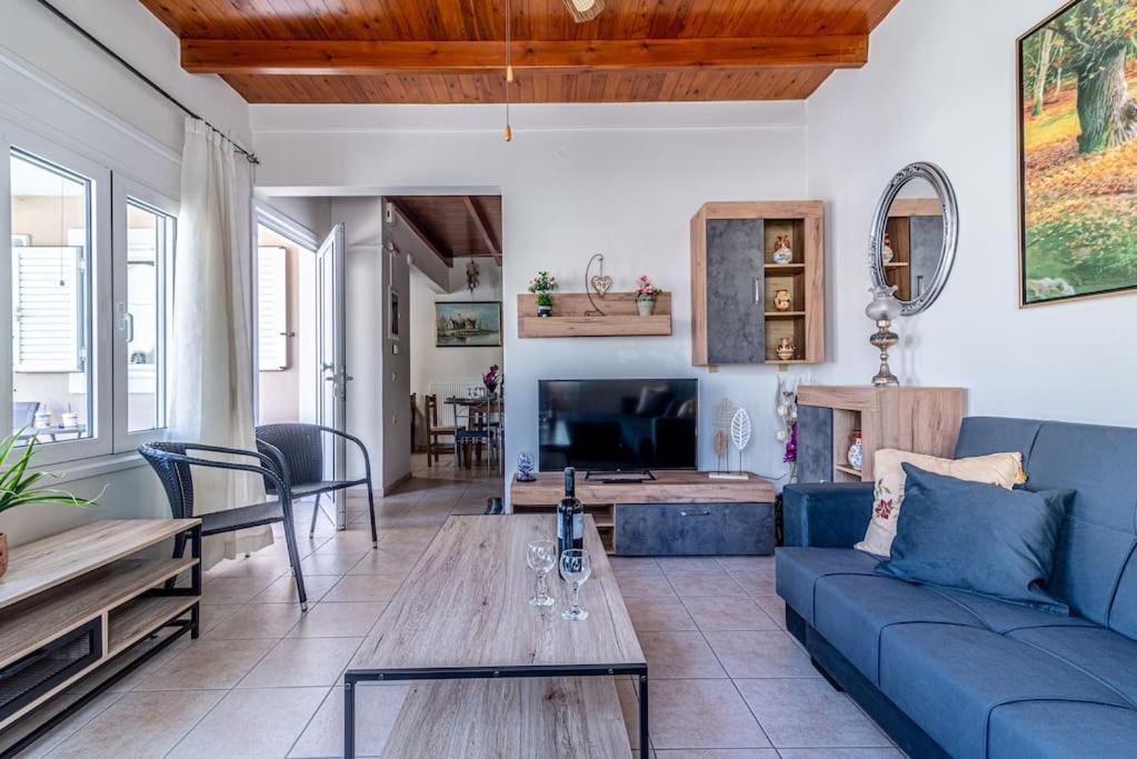 Lovely Maisonette In The Village דירה